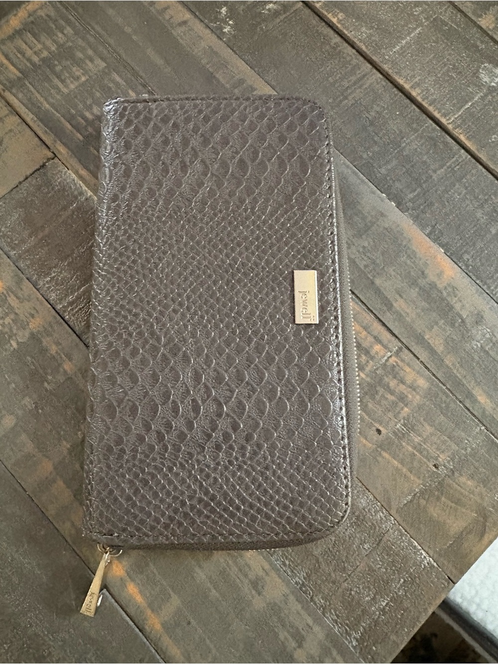 Jewell 31 Zip Around Gray Wallet